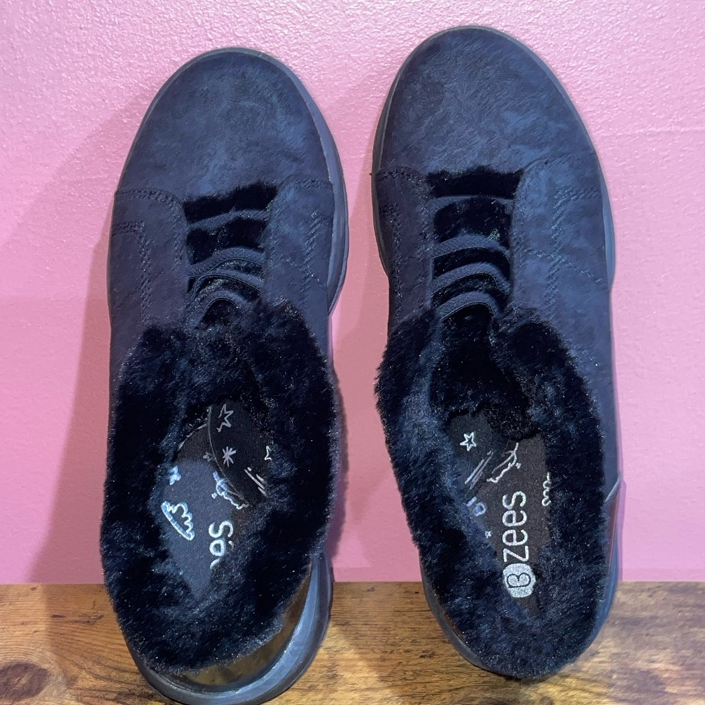 Bzees Golden Cloud 9 Washable Faux Fur-Lined Bootie Black - Picture 8 of 9